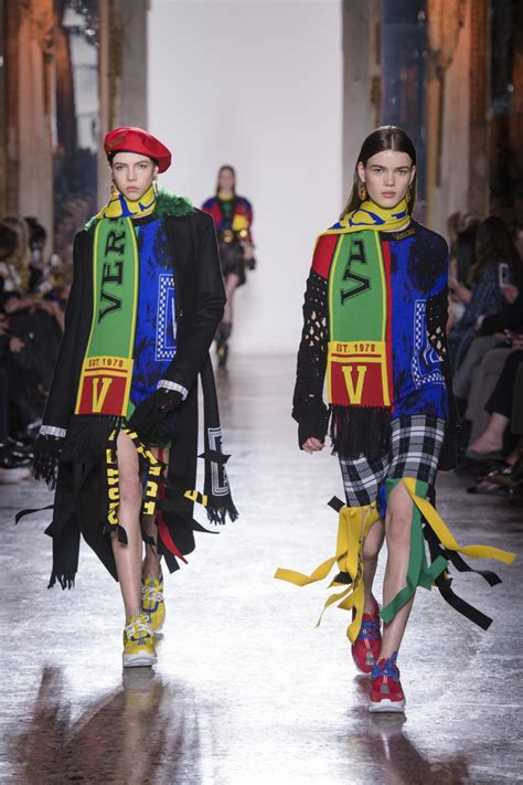 versace returns form